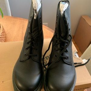 NWT - Doc Martens Rare Mono Black Boots, Size 7